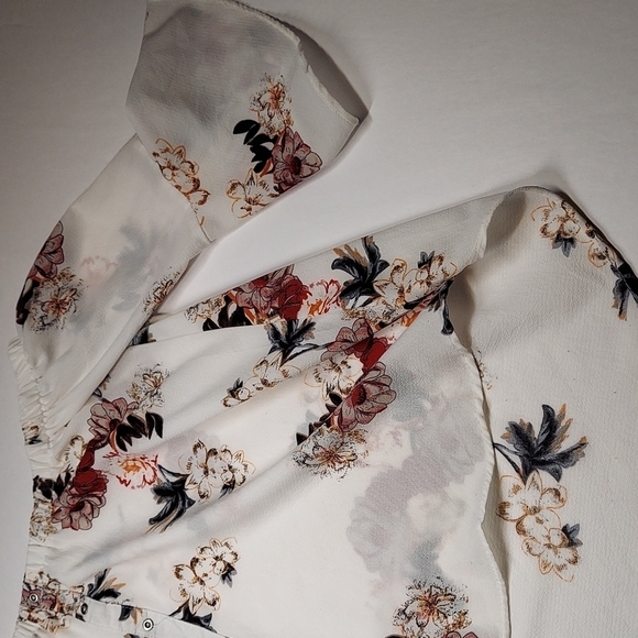 Umgee Floral Print Button Up Off The Shoulder Blouse with Bell Sleeves Size S - Picture 5 of 10